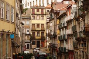 House Prices Increases Slow to 0.4%
